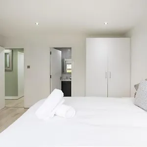 Fabulous Modern Luxury Sleeps 6- Parking Apartment Belfast