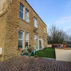 One Eight Three Guest Holiday home Halifax